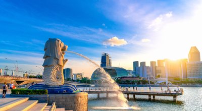 Singapore-july,9,,2016:,Merlion,Statue,Fountain,In,Merlion,Park,And