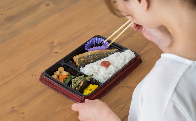 The Asian woman who eats food