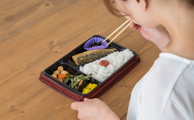 The,Asian,Woman,Who,Eats,Food