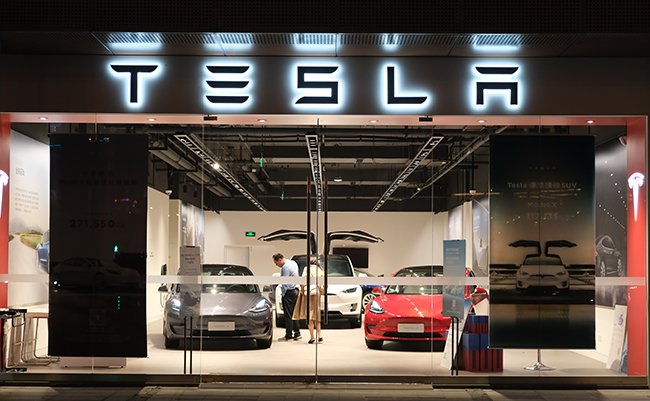 Shanghai,china-sep.2020:,Facade,Tesla,Motors,Retail,Store,At,Night.,Customers,In