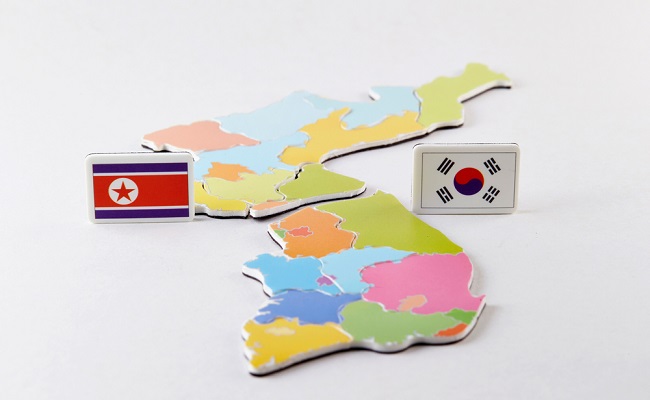 Map,And,Miniature,Of,South,Korea-north,Korea,Summit
