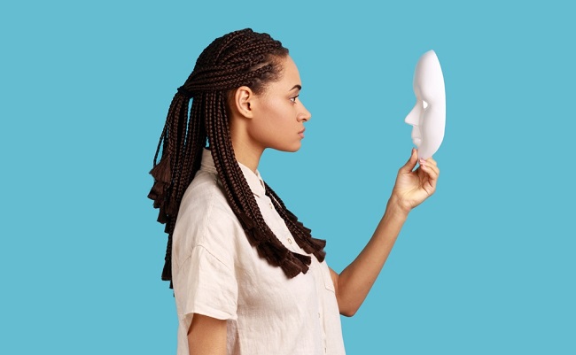 Side,View,Of,Confident,Serious,Woman,With,Dreadlocks,Holding,And