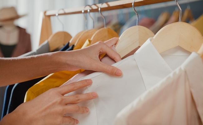 Close-up,Hand,Cheerful,Young,Asia,Lady,Shopping,New,Outfit,For