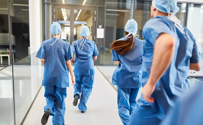 Emergency,Doctors,Team,Is,Rushing,To,The,Rescue,Center,In