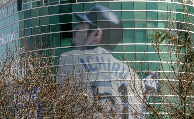 Seattle,,Washington,,Circa,2004:,Giant,Advertisement,On,A,Building,In