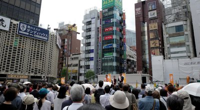 Shinbashi,,Tokyo,,Japan,-,June,10,2022:,A,Crowd,Gathers