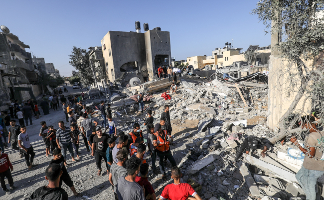 Palestinians,Evacuate,Wounded,After,An,Israeli,Airstrike,In,Rafah,Refugee