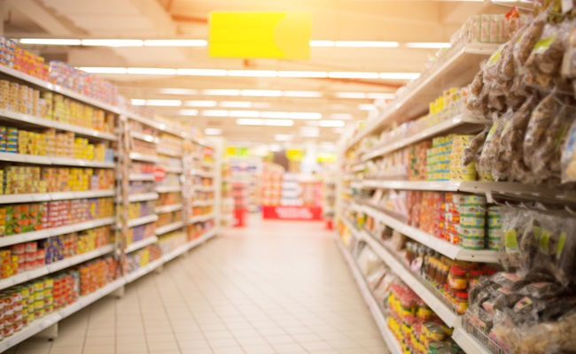 Supermarket,Aisle,And,Shelves,In,Blurry,For,Background