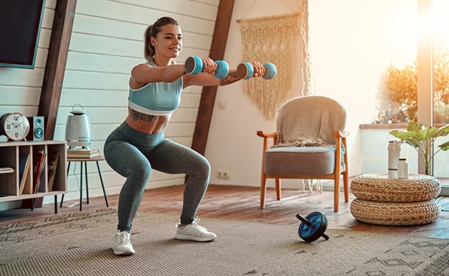 Beautiful,Young,Athletic,Girl,In,Leggings,And,Top,Crouches,With