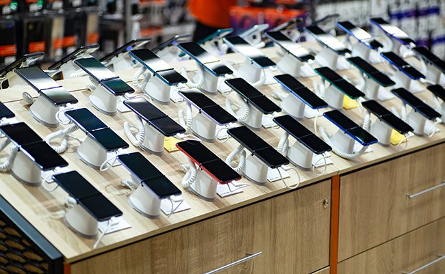 Smartphones,Store.,Showcase,With,Selling,Various,New,Smartphones,In,Electronics
