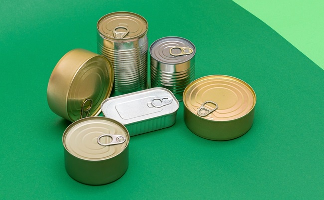 A,Group,Of,Stacked,Tin,Cans,With,Blank,Edges,On