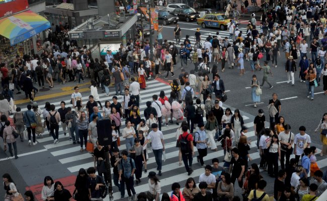 Tokyo,,Japan,-,May,2018,:,People,Crossing,The,Street