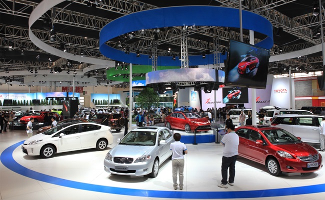 Beijing,,China-may,2,,2012:,Unidentified,People,Are,Seen,At,The