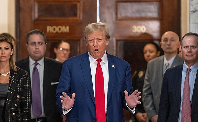 20240122donaldjohntrump_eye