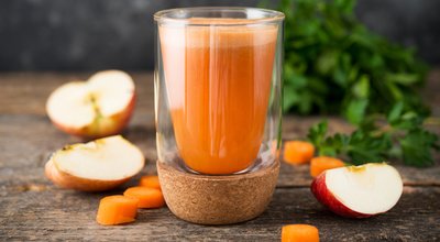 Fresh,Natural,Apple,Carrot,Juice,In,A,Glass,Glass,,Selective