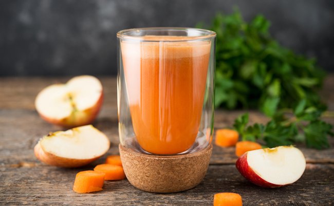 Fresh,Natural,Apple,Carrot,Juice,In,A,Glass,Glass,,Selective
