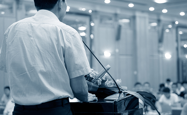 Business,Man,Is,Making,A,Speech,In,Front,Of,A