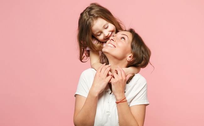 Woman,Mama,In,Light,Clothes,Have,Fun,With,Cute,Child