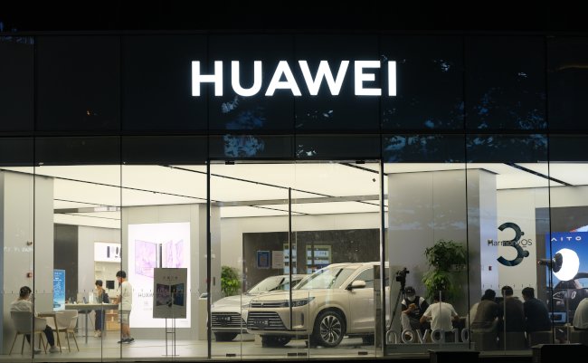 Shanghai,china-august,14th,2022:,Huawei,Retail,Store,Logo,And,Electric,Car.