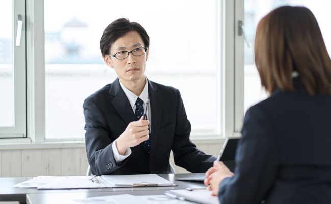 Asian,Businessman,Blaming,For,Mistakes,At,Work