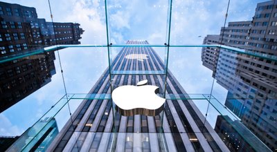 New,York,-,July,21:,Apple,Store,On,Fifth,Avenue