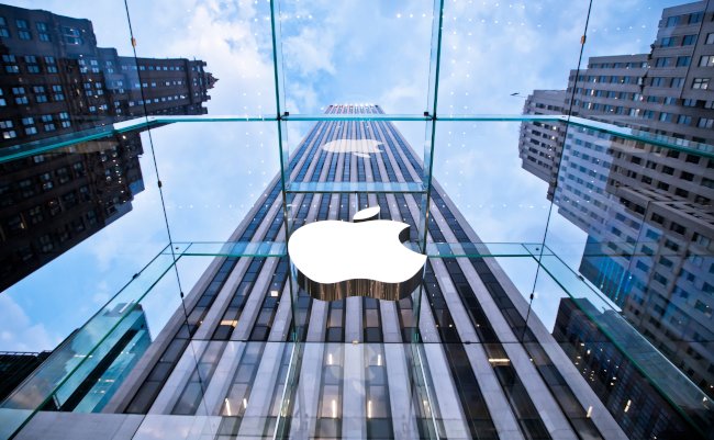 New,York,-,July,21:,Apple,Store,On,Fifth,Avenue