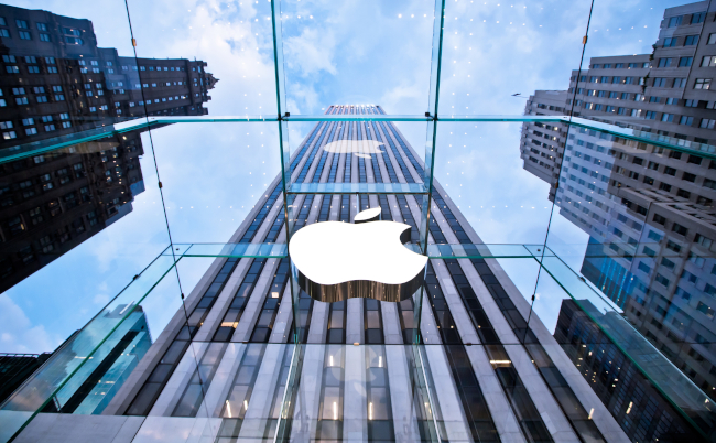 New,York,-,July,21:,Apple,Store,On,Fifth,Avenue