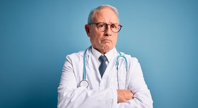 Senior,Grey,Haired,Doctor,Man,Wearing,Stethoscope,And,Medical,Coat