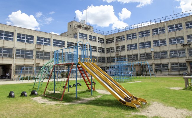 An,Image,Of,A,Green,Schoolyard