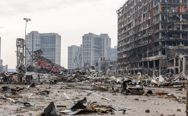 Kyiv,,Ukraine,-,Mar.,29,,2022:,War,In,Ukraine.,Shopping