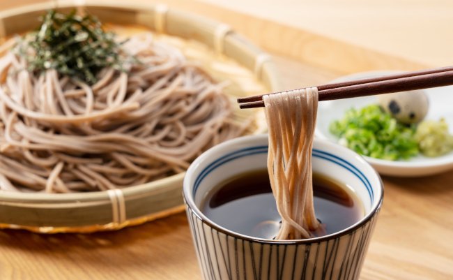 Zaru-soba,And,Condiments,On,A,Wooden,Table.,Soba,Noodles,Are