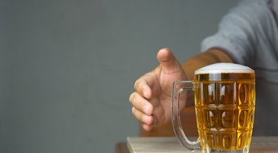 Concept,Of,Withdrawal,Symptoms,From,Alcohol,Or,Alcoholic,Diseases.hand,With