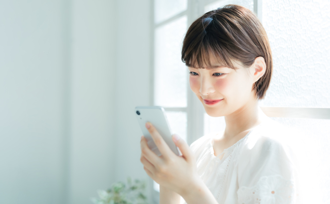 Young,Asian,Woman,Using,A,Smart,Phone.,Mobile,Communication.