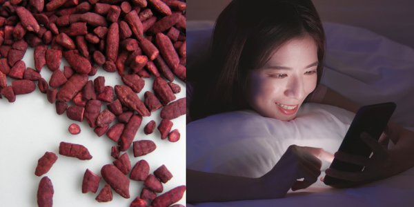 Asian,Woman,Lying,On,Bed,Use,Smartphone,In,Bedroom,At