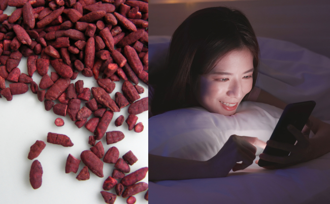 Asian,Woman,Lying,On,Bed,Use,Smartphone,In,Bedroom,At