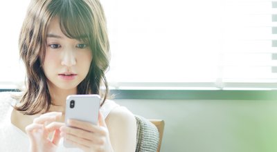 Young,Asian,Woman,Using,A,Smart,Phone.