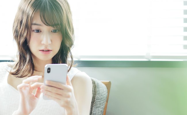 Young,Asian,Woman,Using,A,Smart,Phone.