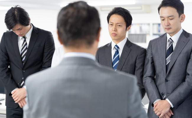 Senior,Manager,Scolding,Employee,In,A,Office