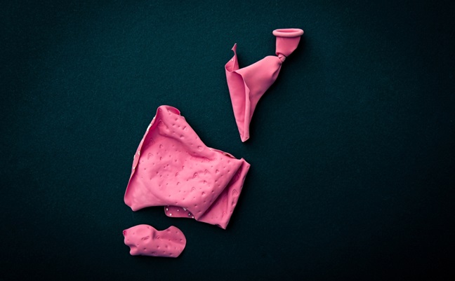 Broken,Pink,Heart,Pattern,Balloon,On,Black,Dark,Background.,Broken