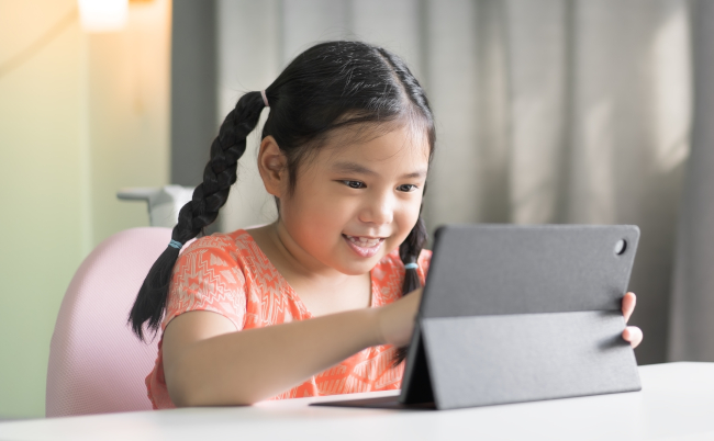 Asian,Child,Smile,Learning,With,Touch,Screen,On,Computer,Tablet