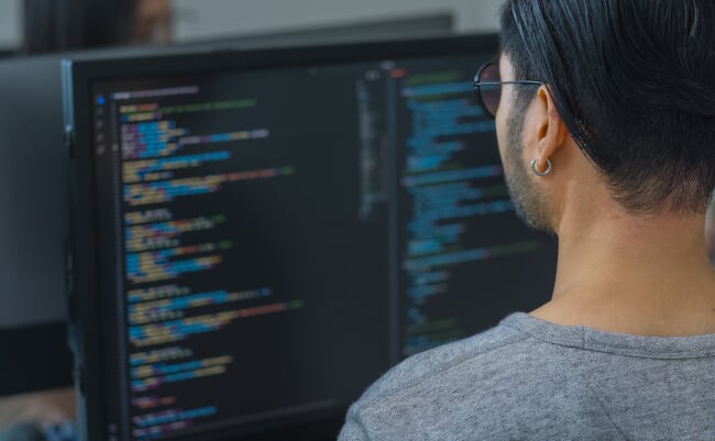 Asian,Prompt,Engineer,Developer,Coding,App,With,Software,Data,Sitting