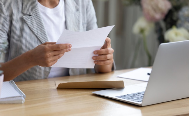 Getting,News,By,Mail.,Close,Up,Of,Young,Lady,Involved