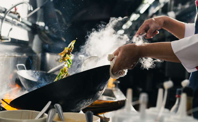 Chef,Stir,Fry,Busy,Cooking,In,Kitchen.,Chef,Stir,Fry