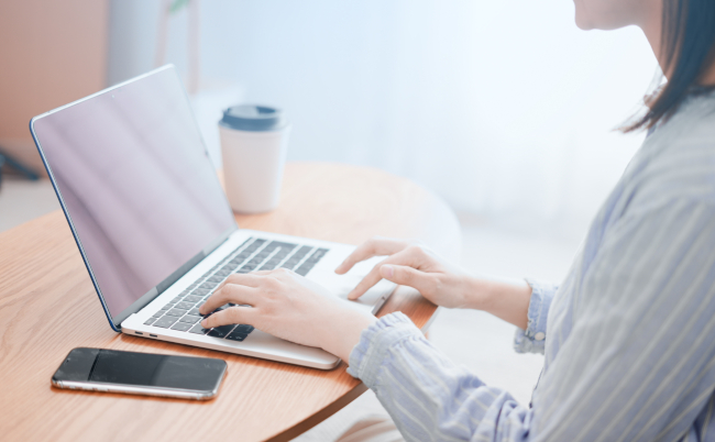 Image,Of,A,Woman,Using,A,Laptop,Computer