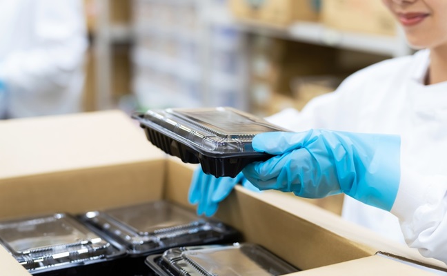 A,Woman,Packing,Food.,Supply,Center,Of,Meals.,Delivery,Food.