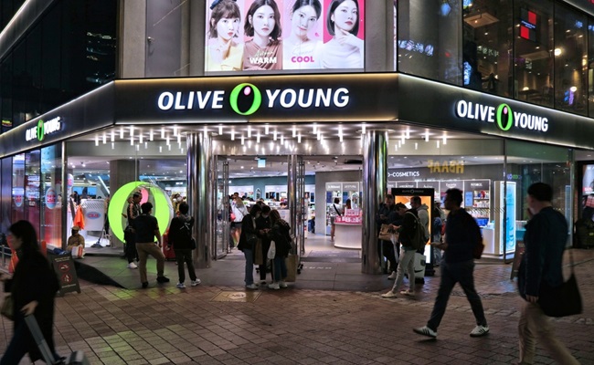 Seoul,,South,Korea,-,April,5,,2023:,People,Visit,Olive