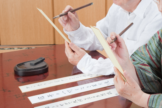 Write,A,Haiku,In,Japanese,Elderly,Couple