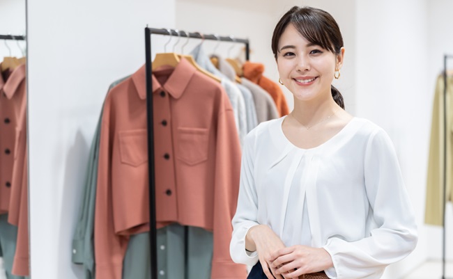 Portrait,Of,Attractive,Asian,Woman,In,Clothes,Store