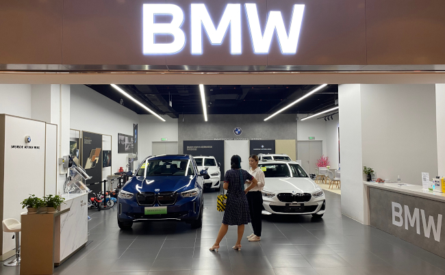 Shanghai.china-july,2021:,Facade,Of,Bmw,Car,Store,With,Customer,Inside.