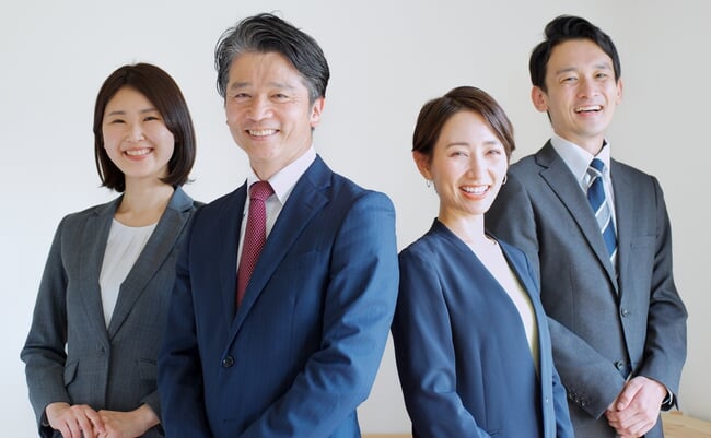 Asian,Men,And,Women,In,Suits